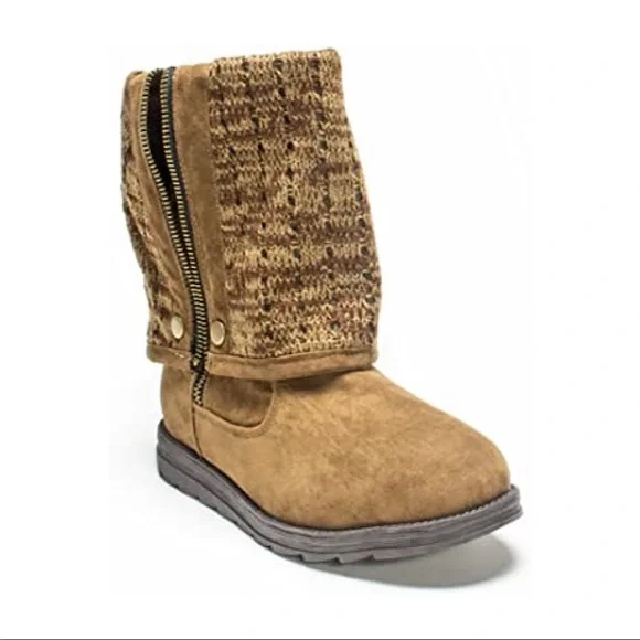 Sz 7 Mukluk Boots-can be worn high or folded over - Picture 1 of 11